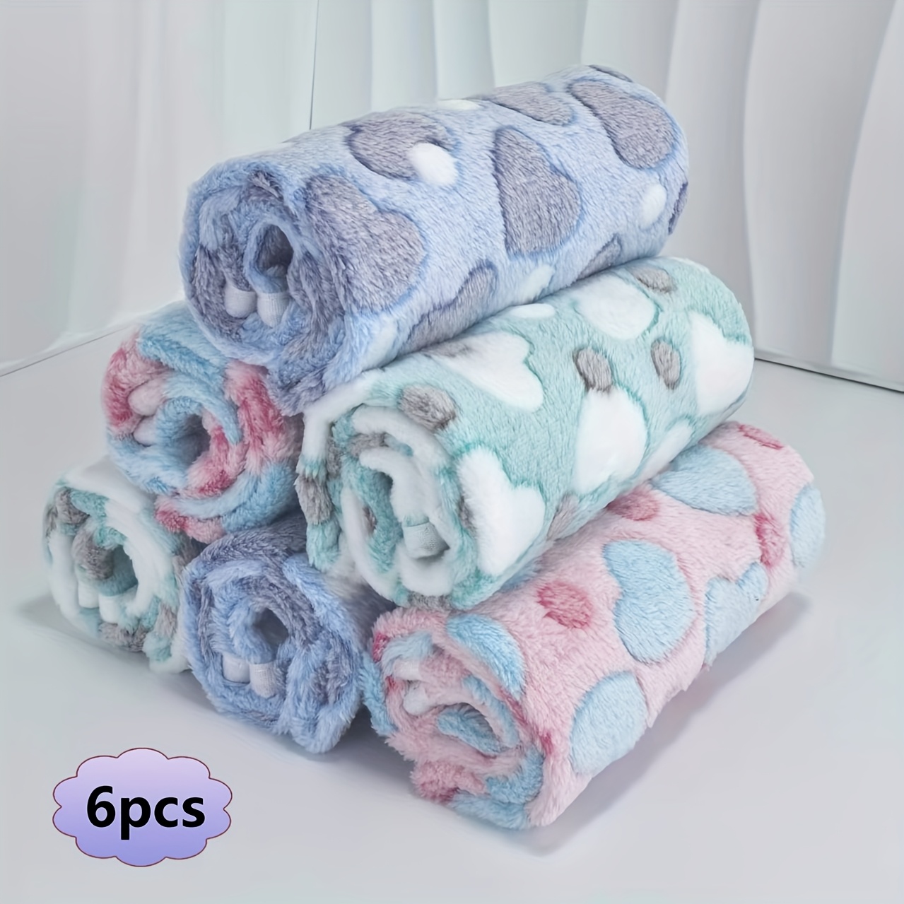 E-shop Ein Set aus 6, flauschigen, weichen und bequemen Haustierdecken, maschinenwaschbar - mit niedlichen Herzmustern, geeignet für alle Arten von