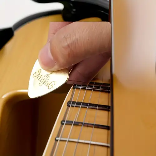 ZJDYDY Pocket Guitar Chord Trainer, Gadget Strumento per Pratica Chitarra  Folk 6 Tasti con Schermo Grafico Accordi Girevole per Pratica di  Diteggiatura Principianti : : Strumenti Musicali