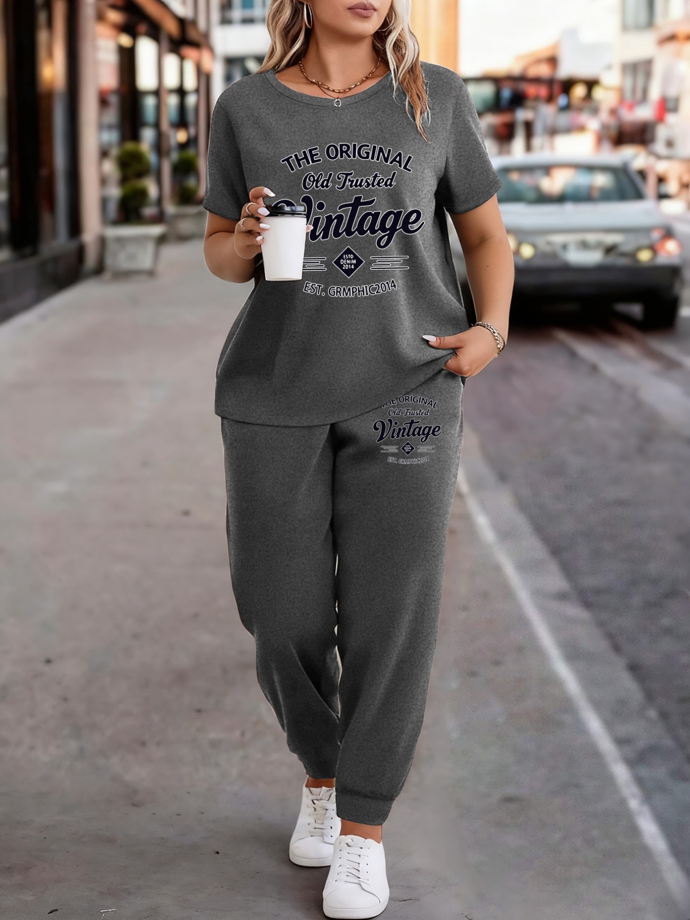 Ensemble Vintage Streetwear — Jogging & T-shirt Graphique Ensemble de détente 2 pièces pour femme grande taille, T-shirt et jogging doux à élasticité moyenne avec cordons de serrage et poches, imprimé graphique, style décontracté idéal pour le printemps et l