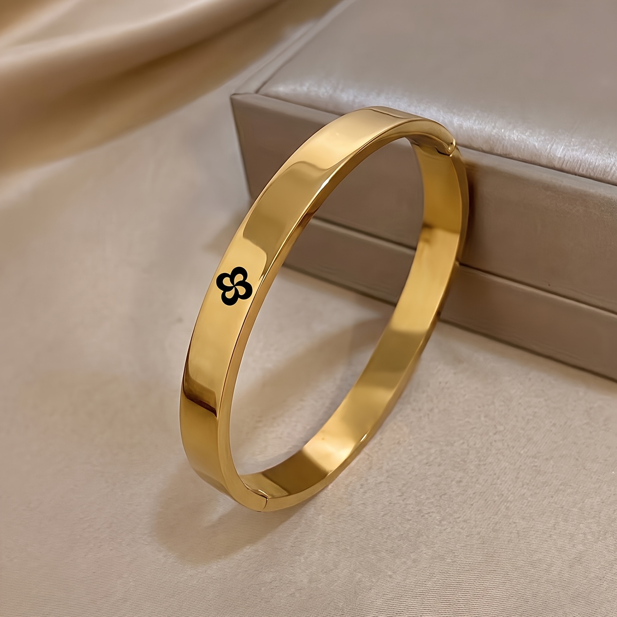 Minimalist 18K Gold Plated Floral Design Bracelet