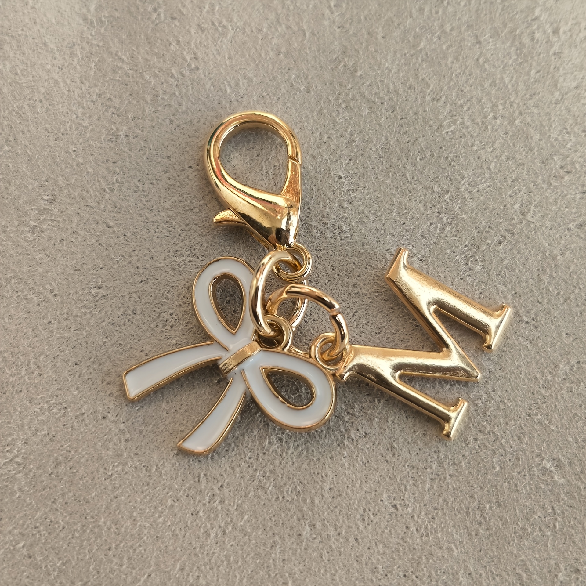 TEMU 1 Nouveau Porte-clés avec Nœud Blanc et Lettre A-Z avec . Convient pour Divers Sacs, Sacs à Dos, Porte-clés de Voiture, Porte-clés Créatifs,