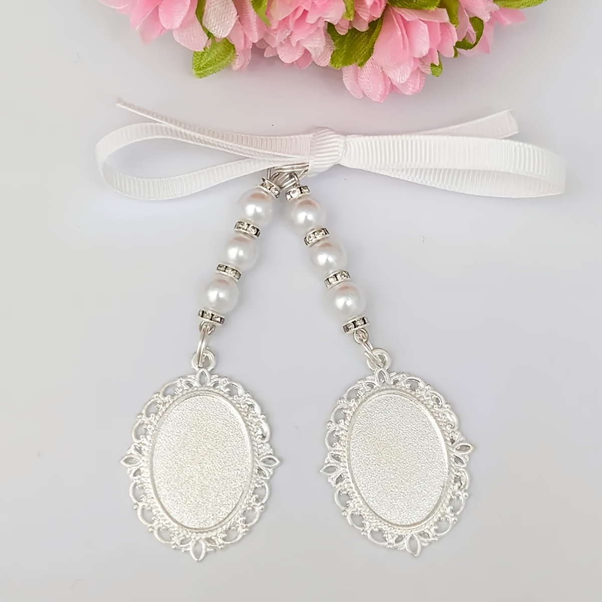 Image of Customized Oval Wedding Flower Bouquets Ornaments, Wedding Favors, Commemorative Gifts For The Bride And Groom On Their Wedding Day, Flower Bouquet Keychains