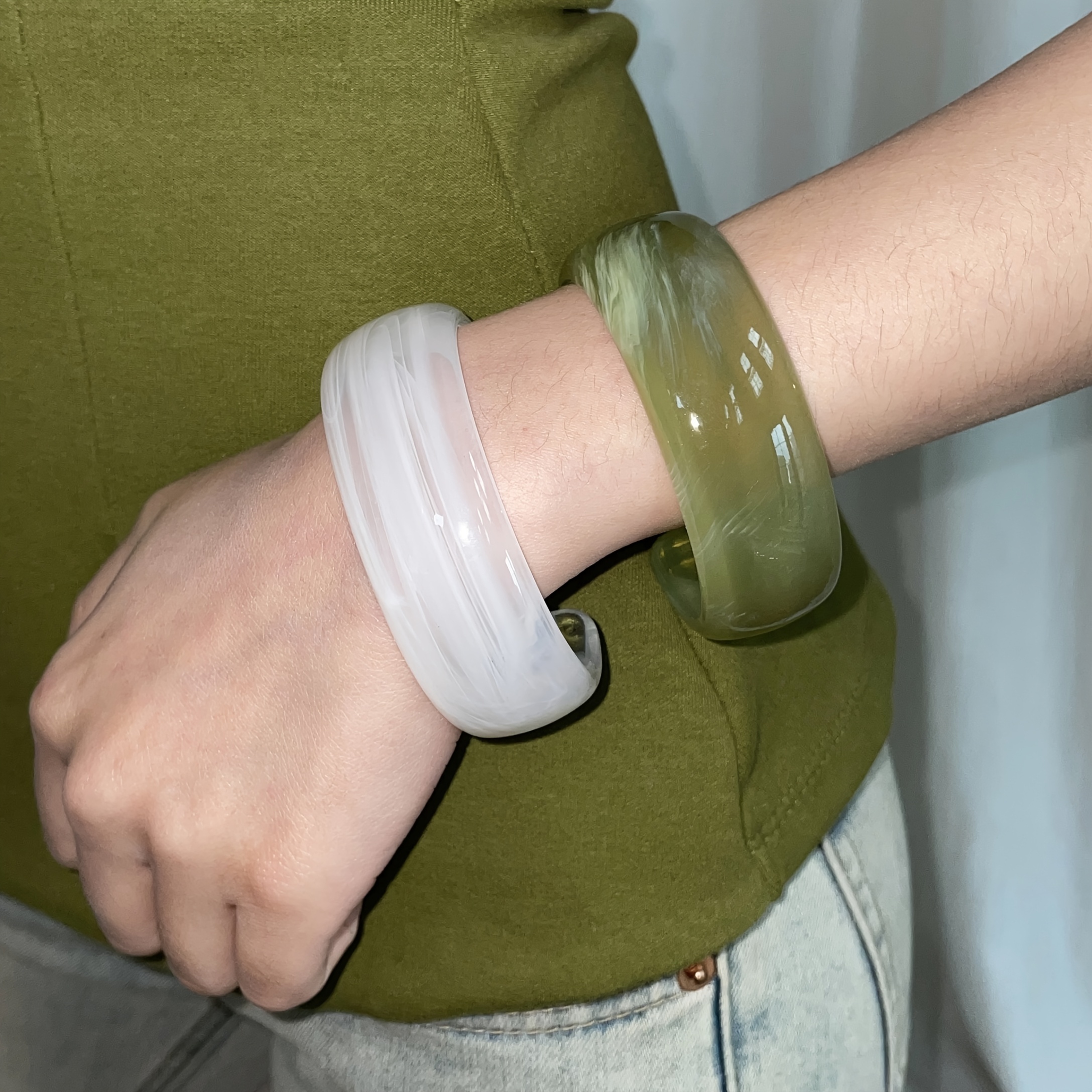 TEMU 2pcs/set Vintage Resin Geometric Circle Open Bangle Set, Unique Versatile Tie-dye Bracelets, Clear And Lightweight For Summer Layered Or ,