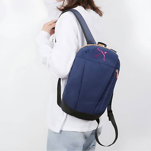 sac à de pièce, avec un nœud papillon incurvé aux roses avec une flèche de cœur dun nœud de corde bouclée. un petit sac de sport dextérieur, un sac à de pour et la randonnée, adapté aux sports de et aux quotidiens. un