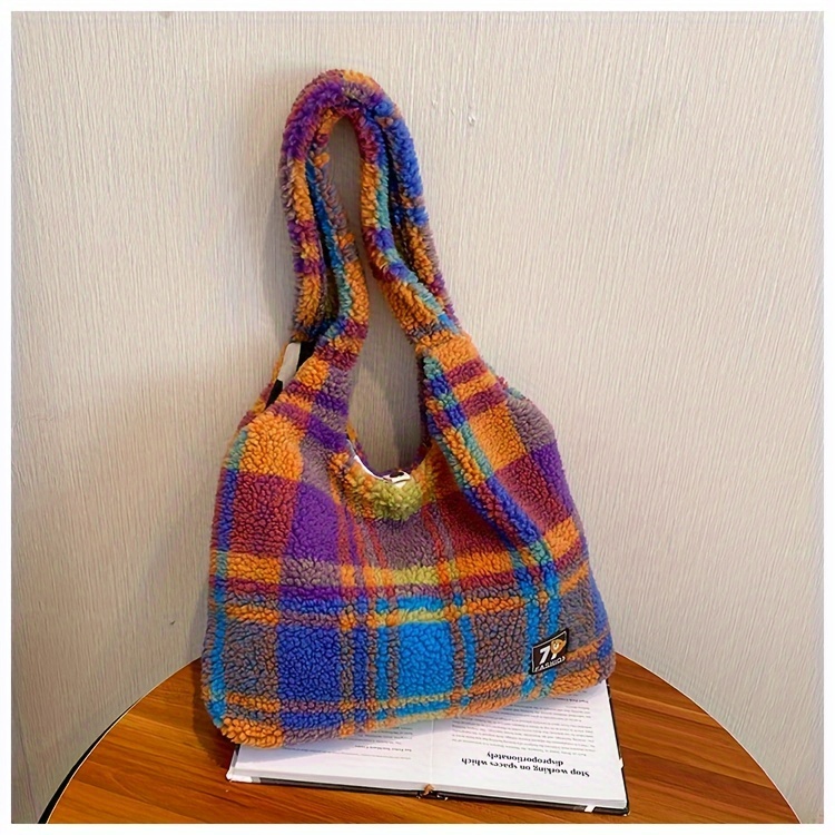 Plaid bag pattern and silhouette