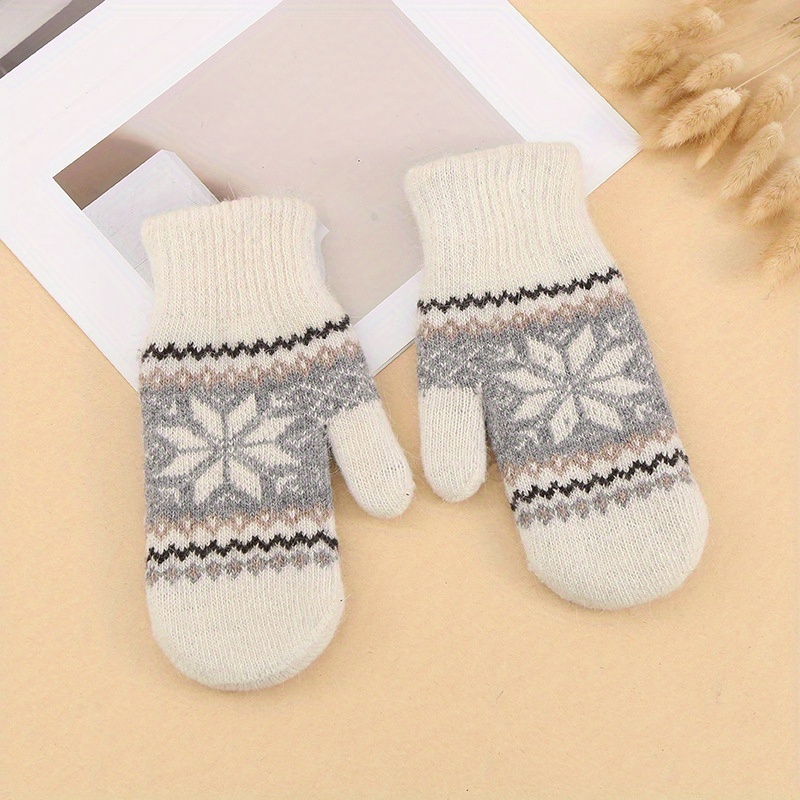 A Pair Of Women's Stylish Snowflake Gloves That Are Fully Covered, Warm, And Windproof