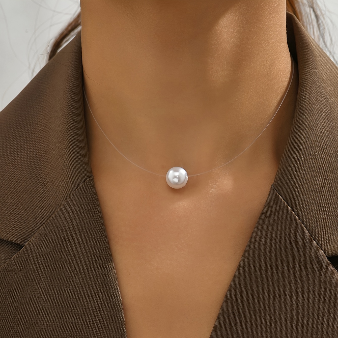 A Fashionable, Creative, And Minimalist Single Pearls Invisible Necklace For Women' Wear