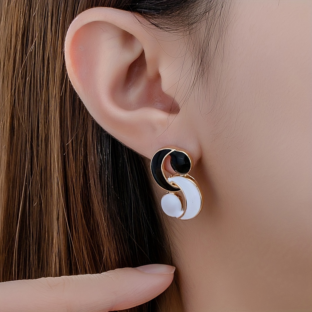 

1 Paire de Boucles D'oreilles Pendantes En Émail Noir Et Blanc de Style Vintage, Mignonnes Et Minimalistes Pour Porter Lors D'une Fête Ou D'une Soirée Dansante