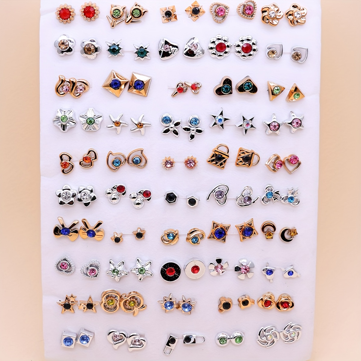 Conjunto de 50 Pares de Pendientes Pequeños de Resina y Plástico con Aguja de Pegamento de Mezcla Aleatoria