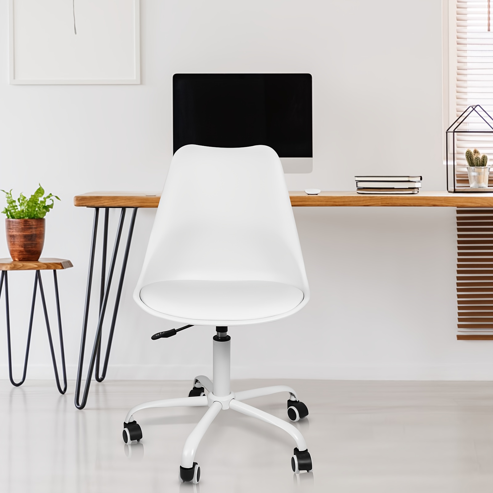 Image of White Scandinavian Office Chair With Wheels, Adjustable Height, And A Base Made Of Painted Metal