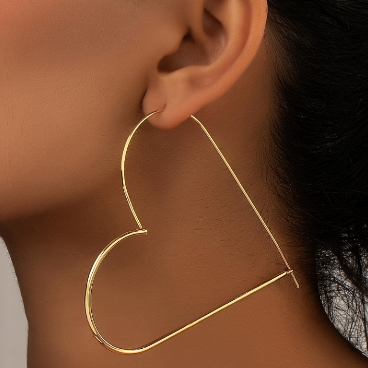 

1 Pair Elegant Heart-shaped Hollow Earrings, Simplistic Trendy Statement Fashion Ear Jewelry, Oversized Personality Accessory For Women