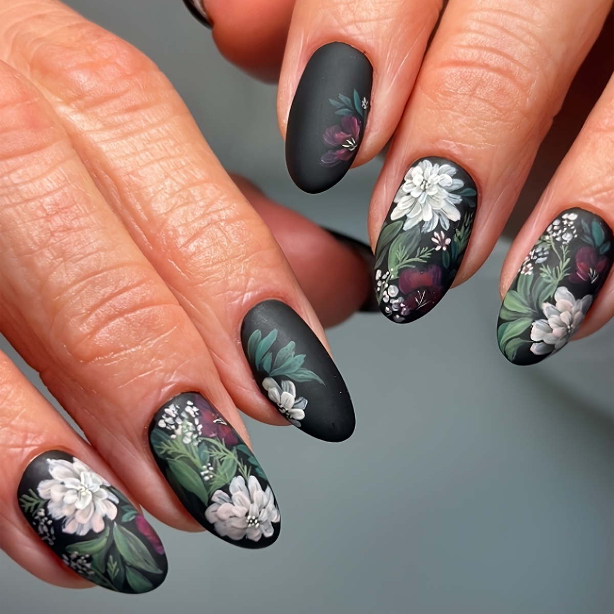 24 Oval Shaped Short Press On Nail Pieces, Autumn And Winter New Dark Retro Floral Nail Art, With Jelly Glue And Rubbing Strips Included