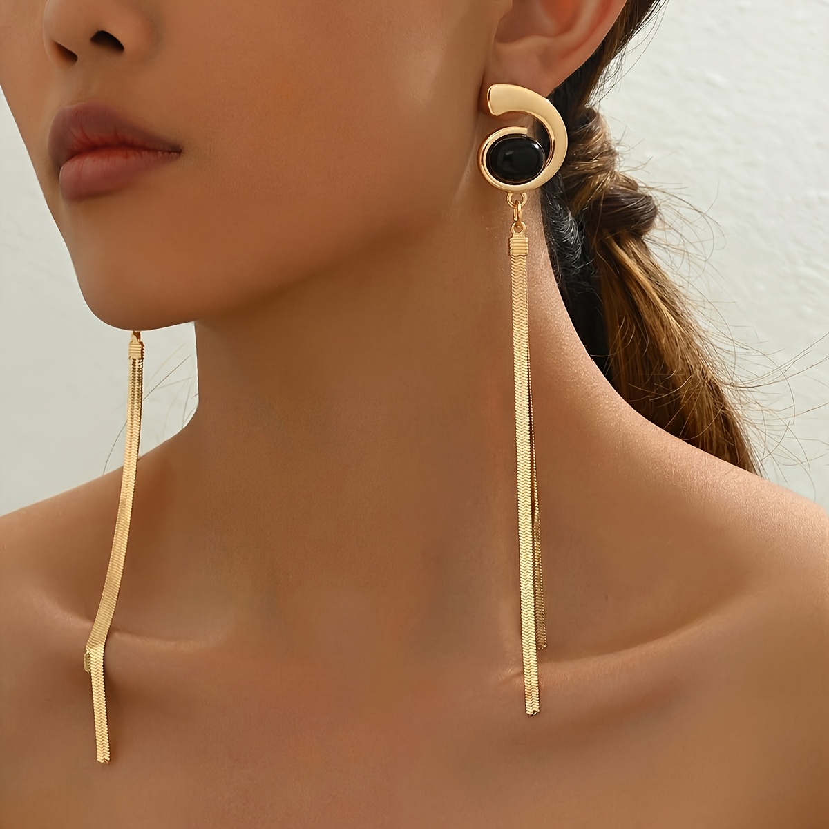 E-shop 1 Paar kreative, elegante Damenohrringe für Frühling/Sommer, Urlaub, Boho, geometrisch, Schnecke, oval, schwarzer Harz-Anhänger, flache