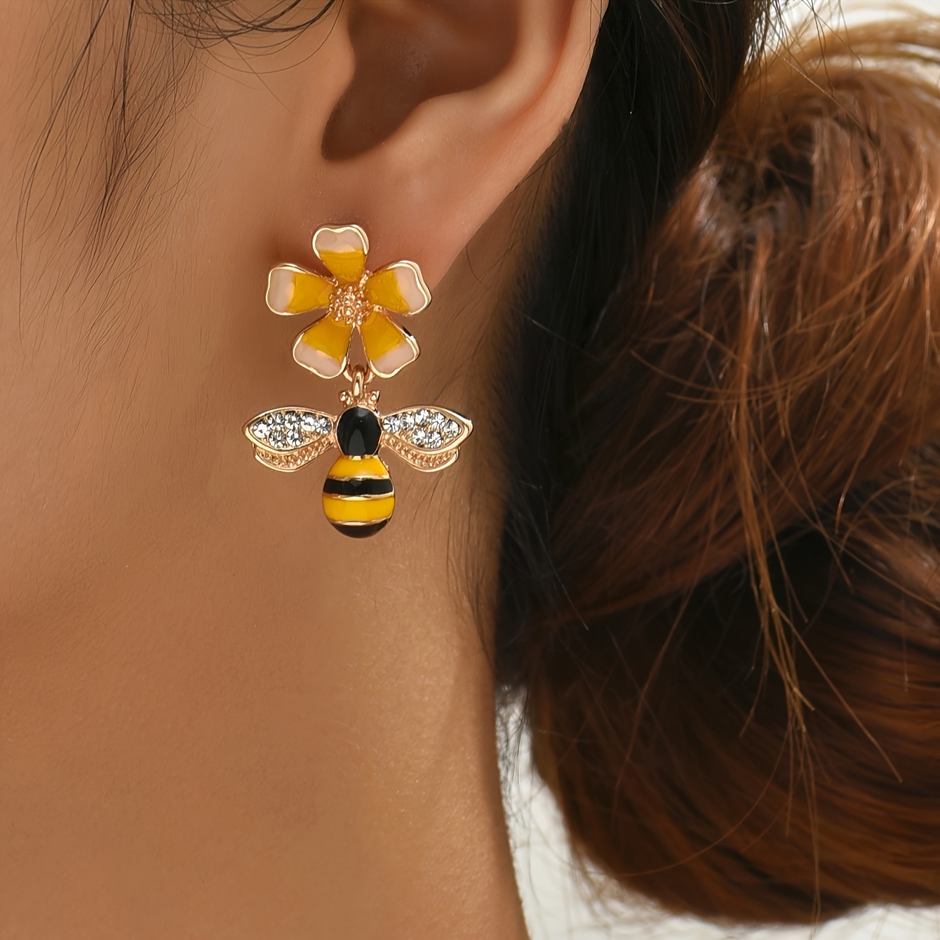 

Exquisite Enamel Flower Bee Design Shiny Zirconia Inlaid Dangle Earrings Elegant Cute Style Delicate Female Earrings