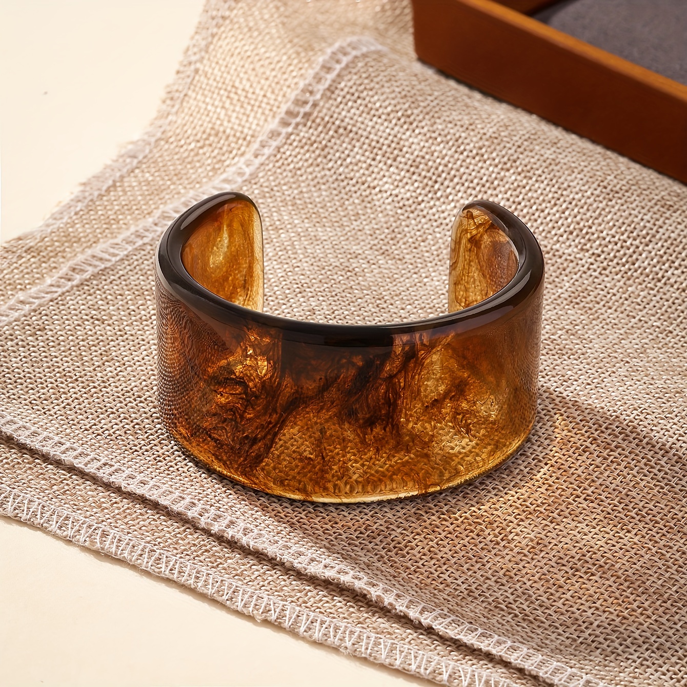 

Vintage Brown Resin Cuff Bangle - Fashion Open Cuff Bracelet For Women, No Plating, Suitable For Banquets And Parties, All Accessory