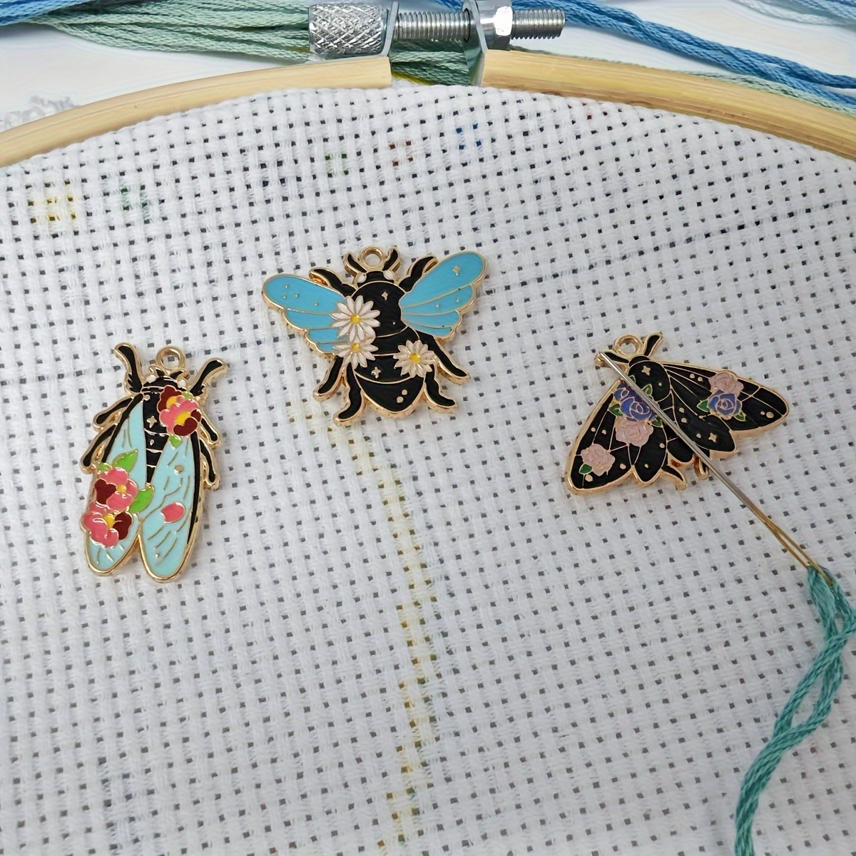 

3pcs- Pieces Of Butterfly, Insect Themed, Magnetic Cross-stitch Holder, Sewing And Embroidery Accessories To Ensure Needle Safety