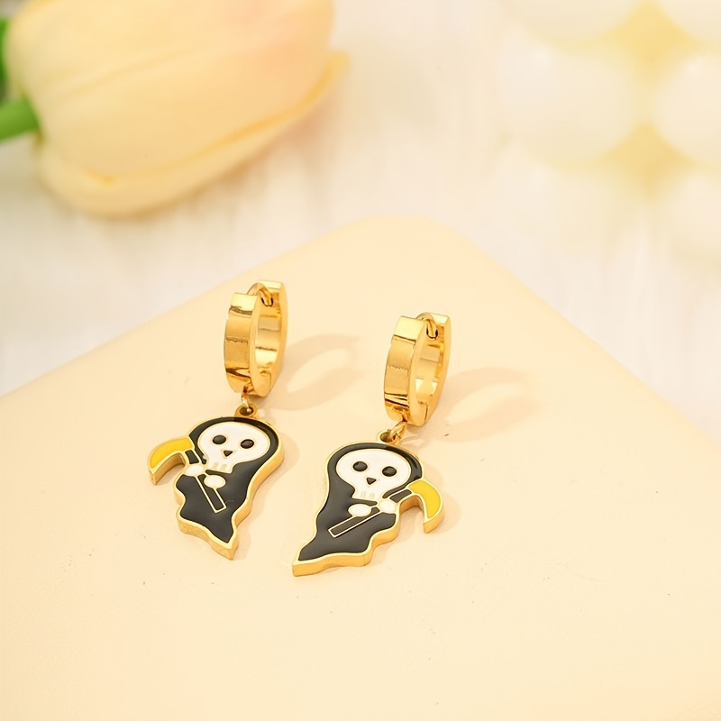 Gothic Halloween Dangle Earrings with Skull Design