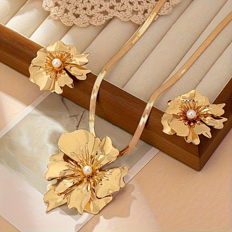 Metal Flower Pendant Necklace & Earrings Set