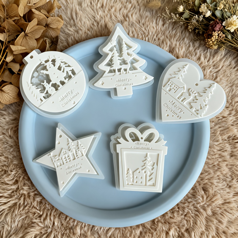 Image of 5pcs Silicone Mold For Diy Crafts Featuring A Round Heart-shaped Christmas With A "merry Christmas" Tag, Suitable For Making Cement, Plaster, Or Resin Decorations For Christmas Gifts.