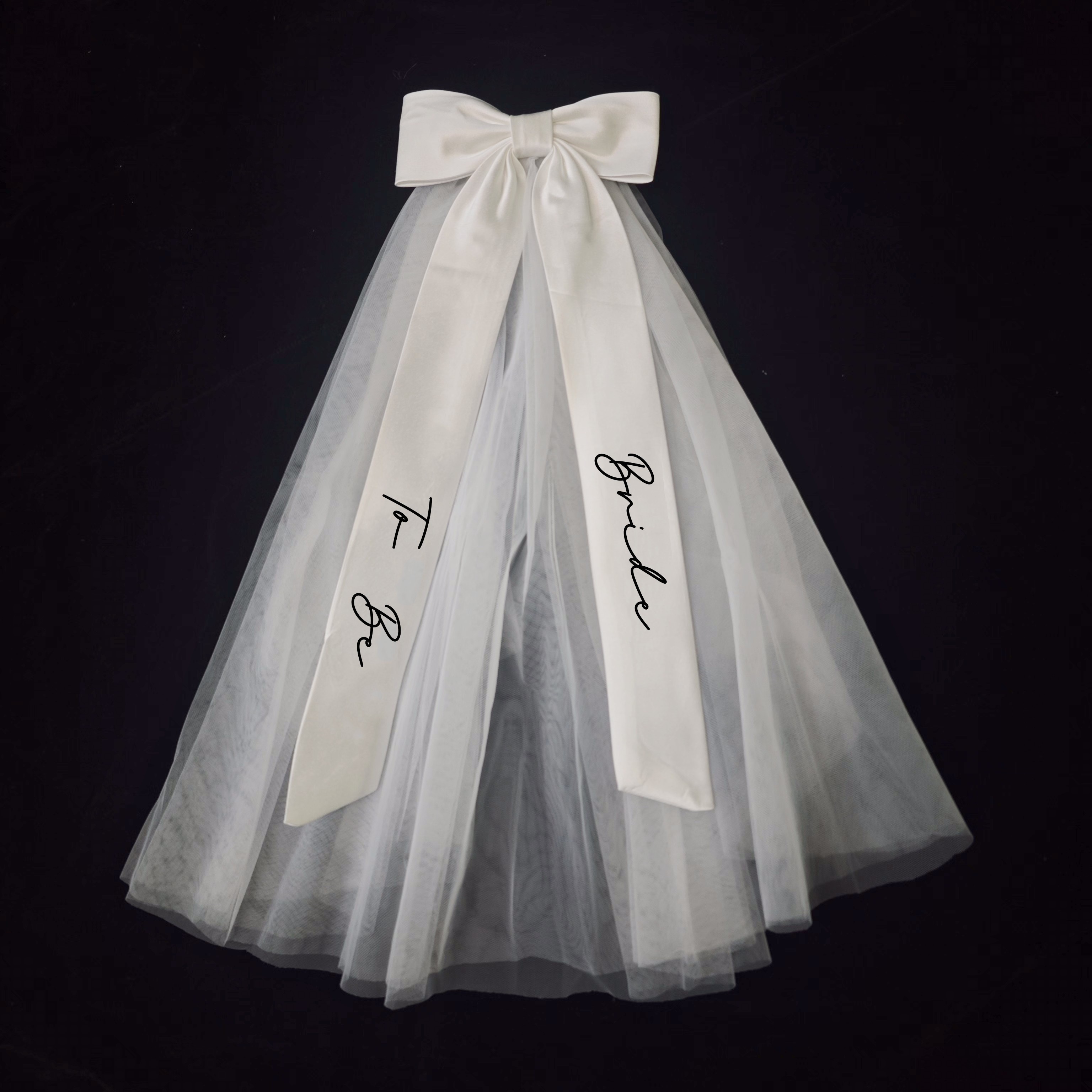 E-shop Elegantes Brautschleier-Kopfschmuck mit Großer Schleife & "Zukünftige Braut" Band - Leichtes Polyester Hochzeitsaccessoire für zukünftige Bräute