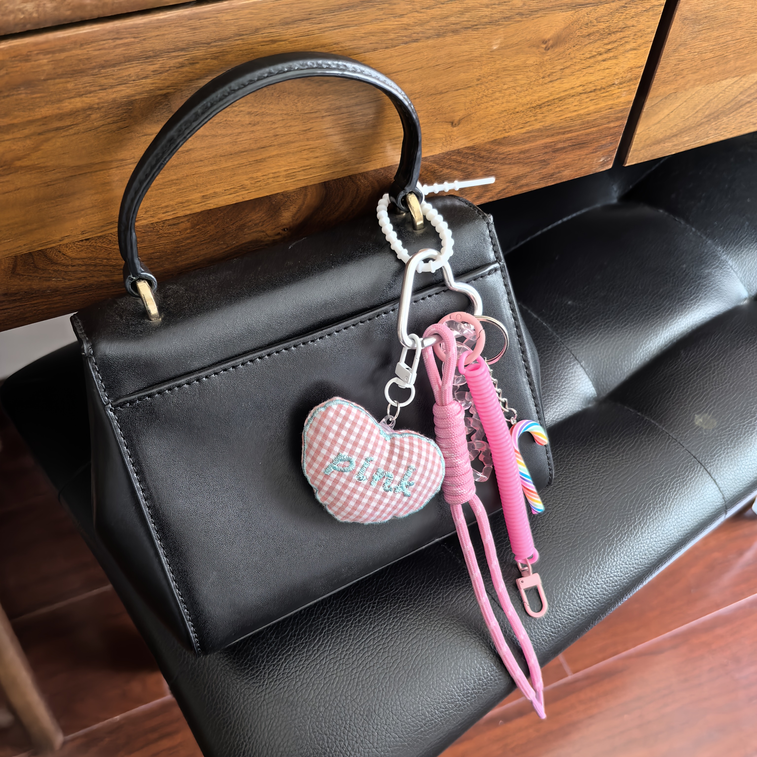 Juego de Colgante para Bolso a Accesorio Acrílico y Rosa de  Adorno para Bolsos, Llavero Decoración para Mujeres, Regalo para Autos, 