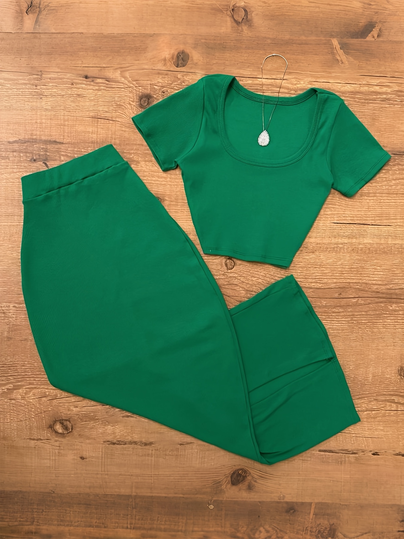 2pcs Women's Y2K Outfit: Short Sleeve Round Neck Top & High-Waisted Split Skirt - Stretchy Matching 2pcs Suit for Date (Machine Washable, Solid Color) - Casual to Professional Attire 2pcs package