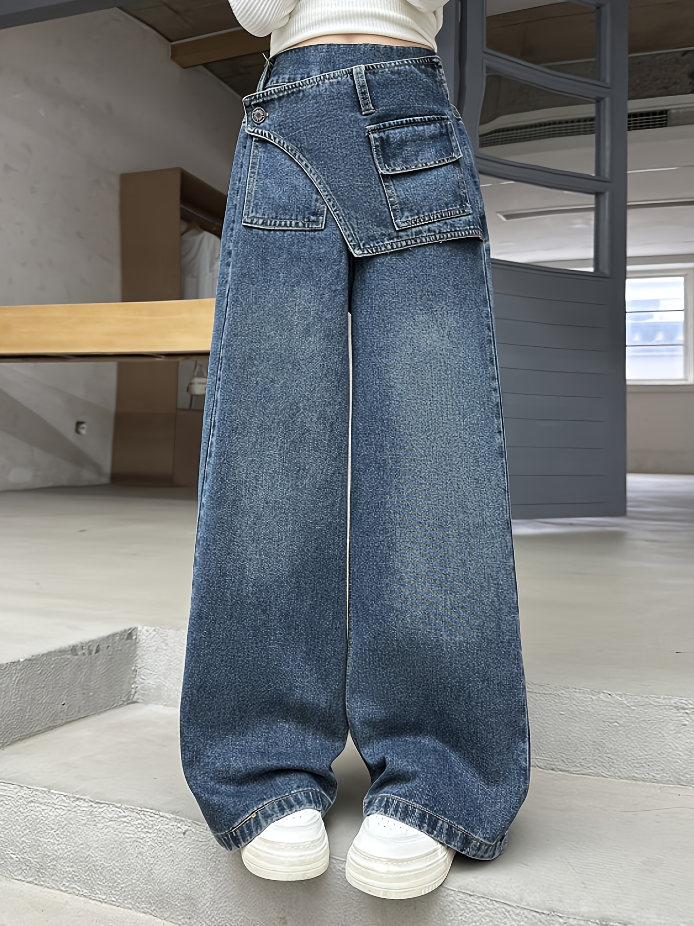 Wide-Leg Jeans with a Front Flap, Elastic Waistband, Straight Cut, Casual Style, Pockets, Comfortable for Everyday Wear, Loose Fit