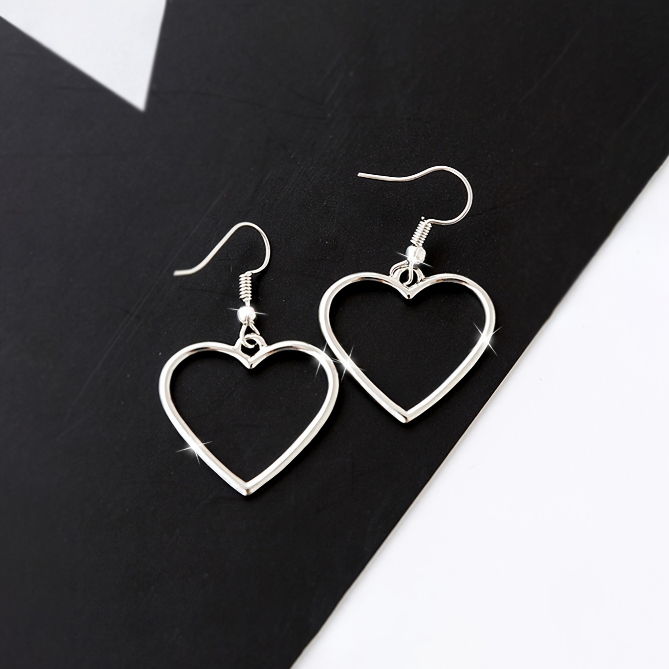 

Hot-selling Women's Earrings 1 Pair Simple And Elegant Hollow Love Valentine's Day Gift Earrings