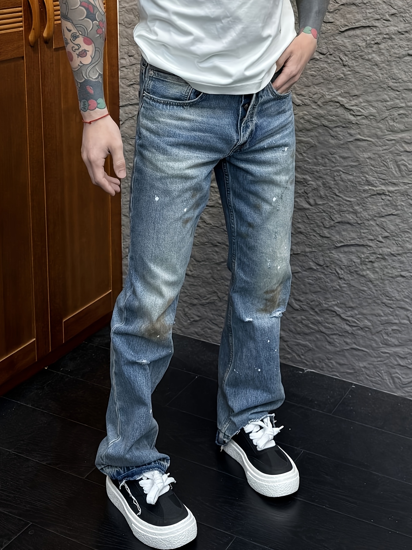 2026 Naujienos. Vyriški šviesiai mėlyni džinsai su purškimo raštu. Puikūs laisvalaikiui ir gatvės stiliui. Siauri tiesūs ilgi džinsai. Pagaminti iš minkštos, patogios medžiagos, tinkami visiems metų laikams