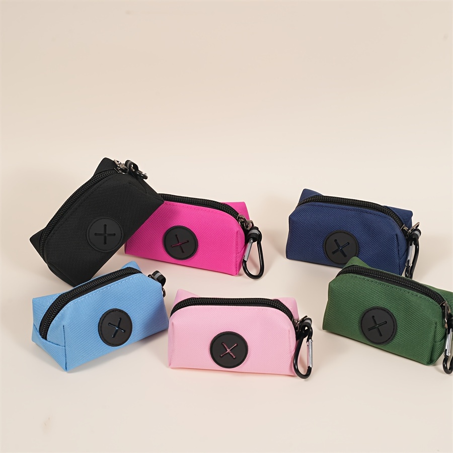 

Distributeur de Sacs à Déchets pour Chiens en Polyester avec Fermeture à Crochet et Boucle Facile à - Batterie, Accessoire de Nettoyage Portable pour Animaux de Compagnie, Porte-Sac Poubelle