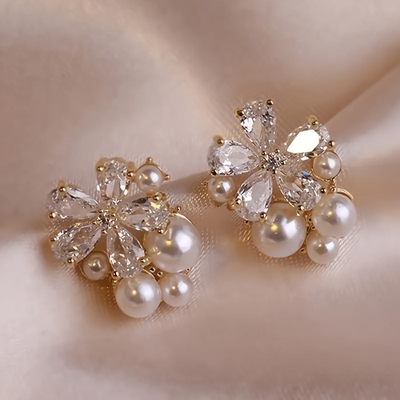 

Delicate Flower Design Stud Earrings With Imitation Pearl Design Alloy Jewelry Elegant Luxury Style Women Compact Earrings