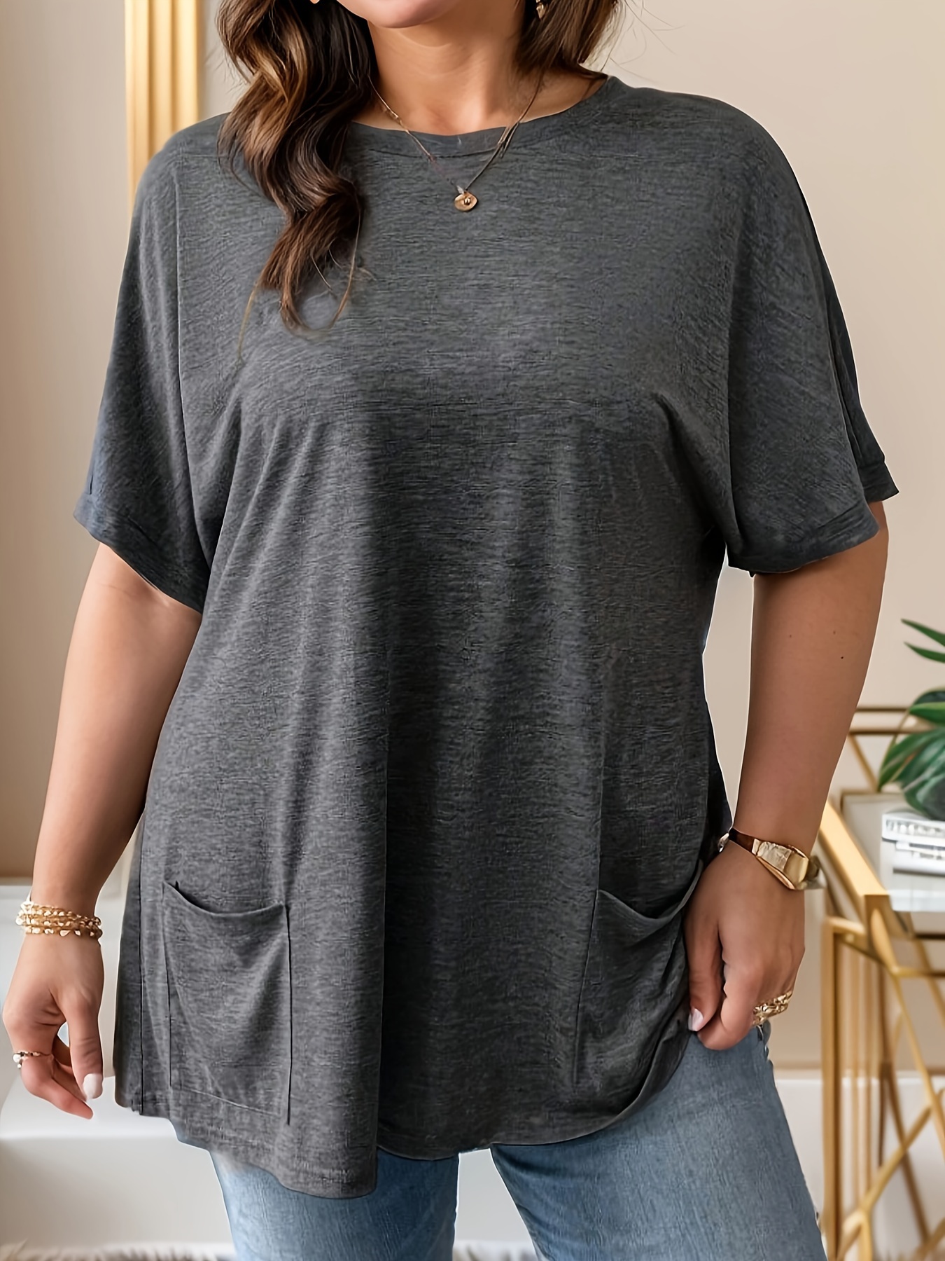 Plus Size Women's Elegant Round Neck Short Sleeve T-Shirt - Solid Color with Chest Pocket, Machine Washable, Spring Summer Fall Casual Top, Ladies T Shirts, Seasonal Versatility, Sophisticated Casual, Comfortable Texture