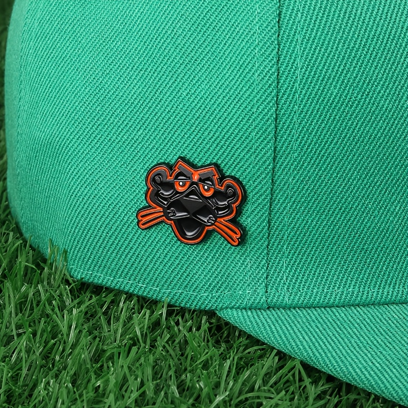 TEMU 1 Broche de dibujos animados, pasador de gorra deportiva de aleación de , accesorio de clip para gorra, insignias divertidas adecuadas para