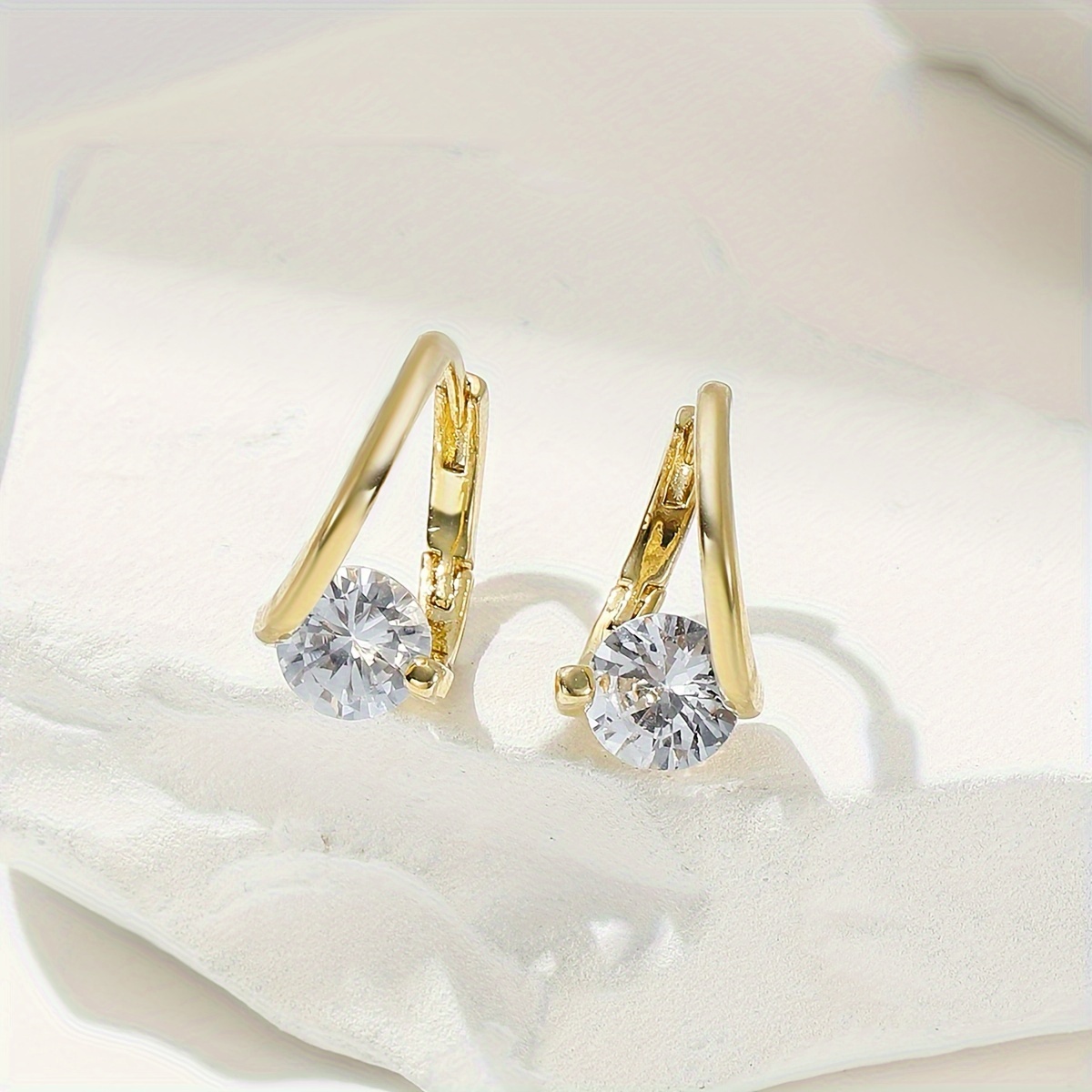 

1pc Temperament Sparkling Zirconia Hoop Earrings Suitable For Women