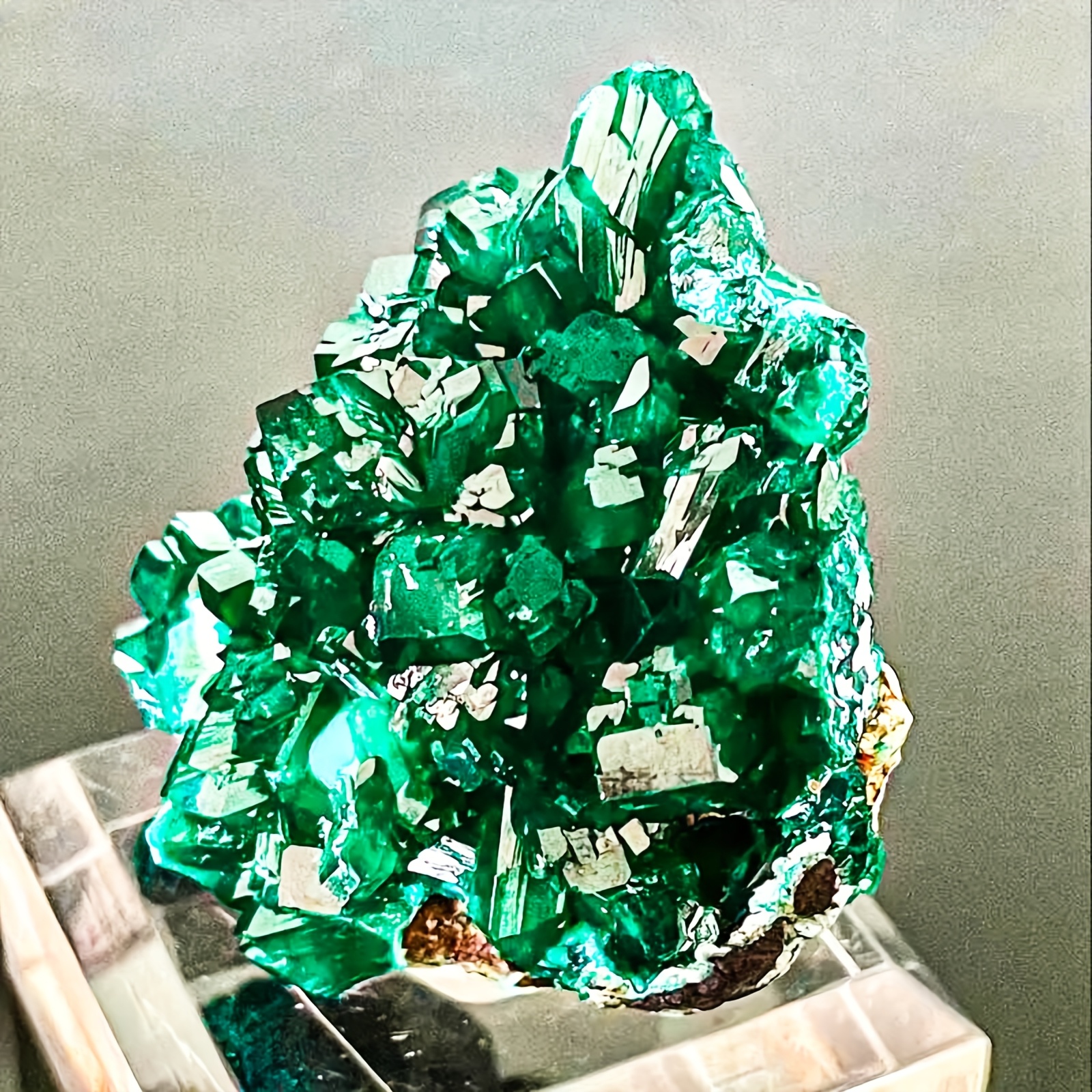 E-shop Seltenes natürliches Dioptas Glanz Mineralkristall - Lebhaftes Grün, Böhmische Wohnkultur und einzigartiges Weihnachtsgeschenk, Anhänger