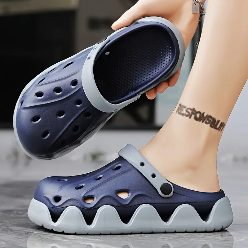 2025 summer new thick soled breathable non slip beach sandals stylish and water draining casual flip flops Product details 0
