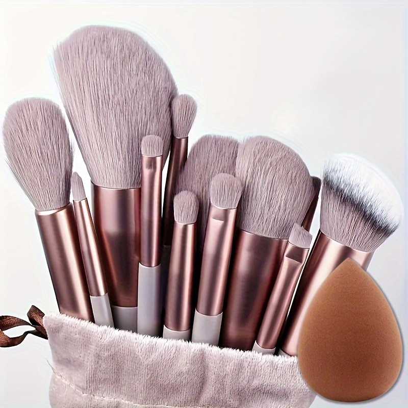 

A Set Of Makeup Brushes Featuring Gentle, Fast-drying Bristles - With Brushes For Foundation, Blush, And Eyeshadow, With Sponge And A Coordinating Storage Pouch - Suitable For Skin Type.