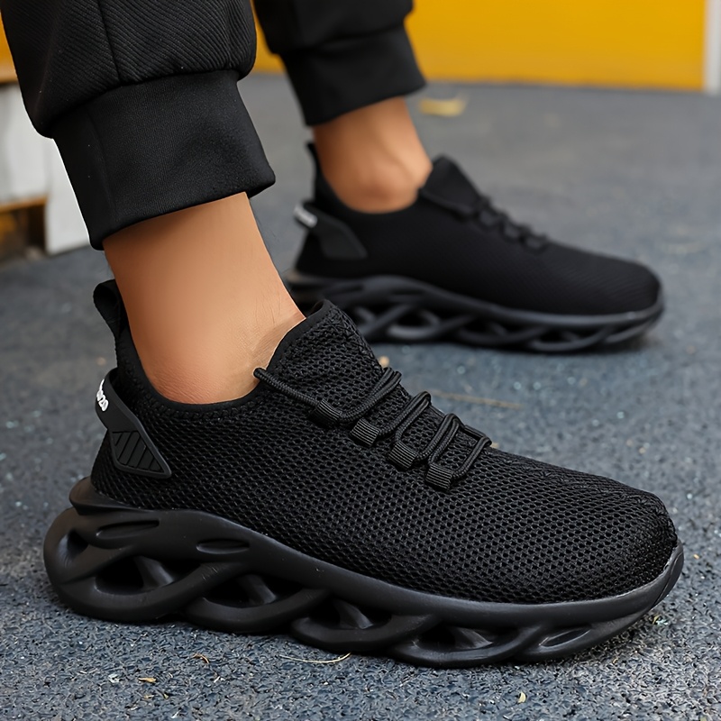 Shoes Suitable for All Seasons, Athletic Running Shoes for Couples, Lightweight Mesh Sneakers with Laces for Skateboarding.
