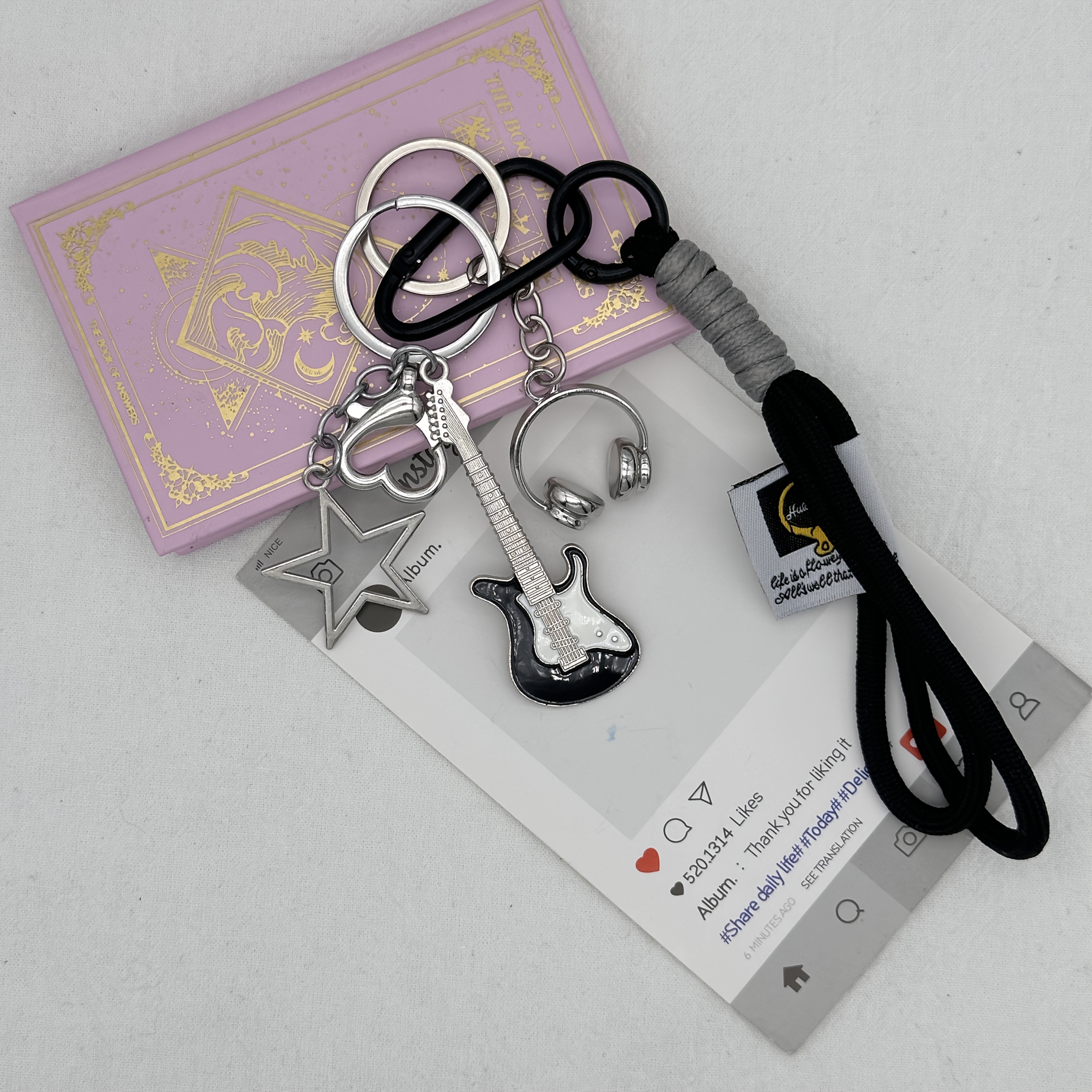 TEMU Gift For Her/him A Set Of Creatively Colored Dopamine-inspired Electric Guitar Keychains, Made Of. A Must-have For Music Lovers, Keychains Are