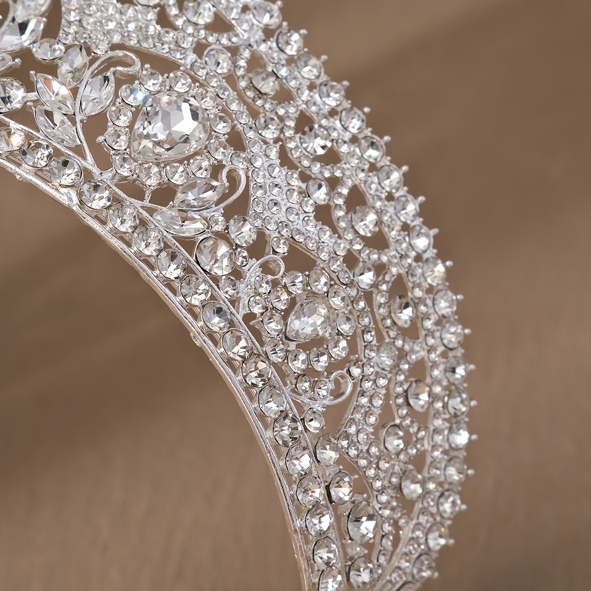 обручальное украшение для волос, наполненное чувством, с короной из капли воды, с бриллиантами, подходящими для взрослой церемонии, сочетающей бриллианты и детали короны 9