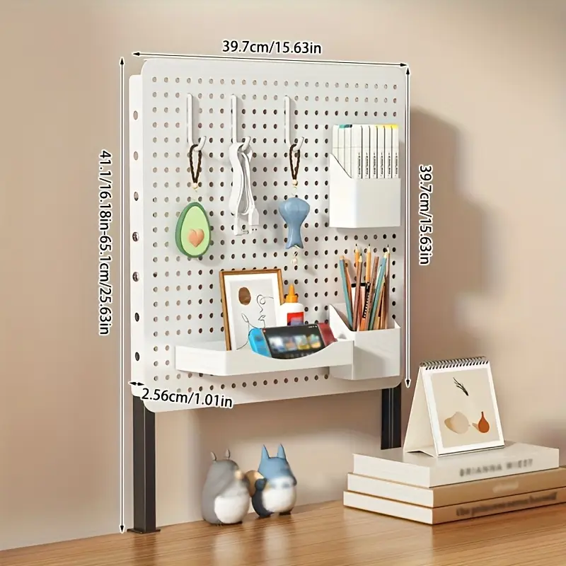 Klem op bureau organizer plank - transformeer uw werkruimte met dit Pegboard Workstation, perfecte computer bureau accessoires voor kantoororganisatie Klem op bureau organizer plank - transformeer uw werkruimte met dit Pegboard Workstation, perfecte computer bureau accessoires voor kantoororganisatie