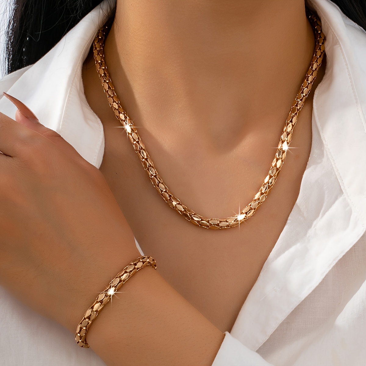 Image of A Set Of Stylish And Versatile Women's Necklace And Bracelet With An Arabic Flair