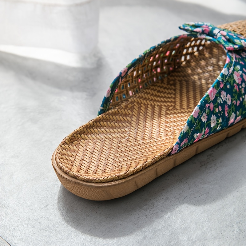 1 Pair Bow-Knot Woven Rattan Grass Home Slippers, Couple's Family Slippers, Men's and Women's Indoor Slippers for Home, Bedroom,, Non-Slip, Suitable for Women to Wear at Home, Out, Shopping, or for Casual Wear, Women Shoes