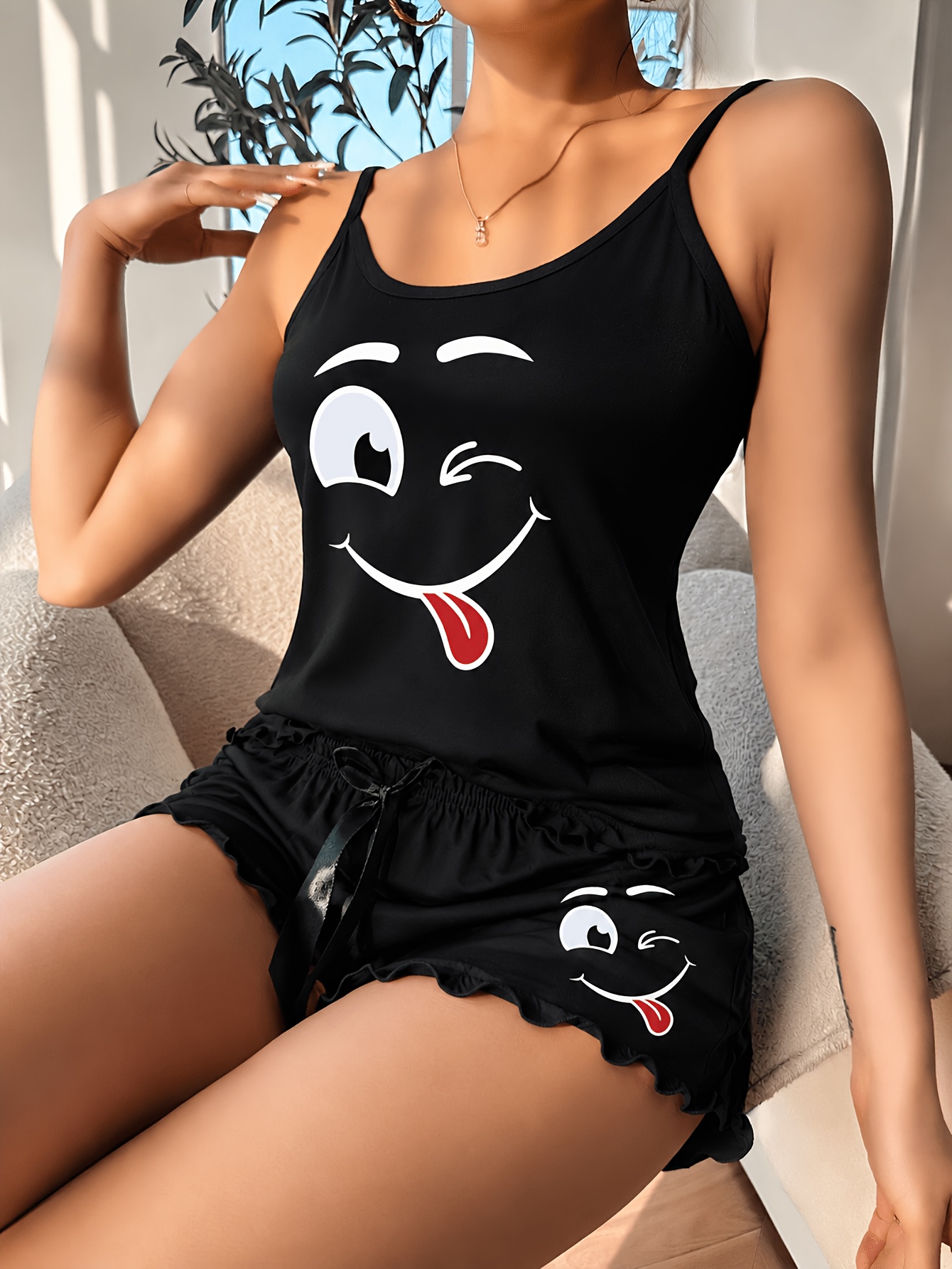 Women'S 2pcs Pajama Set, Smiling Face Theme Camisole Dress Set, Loose Comfortable Shoulder Strap Top, Elastic Fitted Ruffled Shorts, Essential for Spring And Summer Home Wear, Comfortable for All Seasons, Suitable for Home And Gifting
