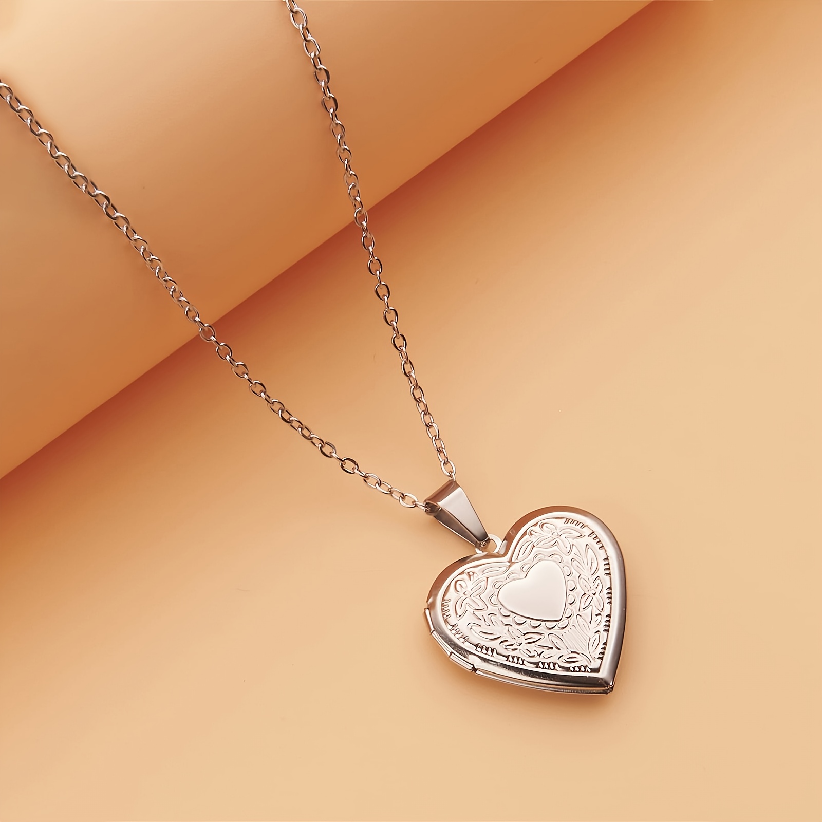 Vintage Heart-Shaped Locket Necklace with Flip Cover