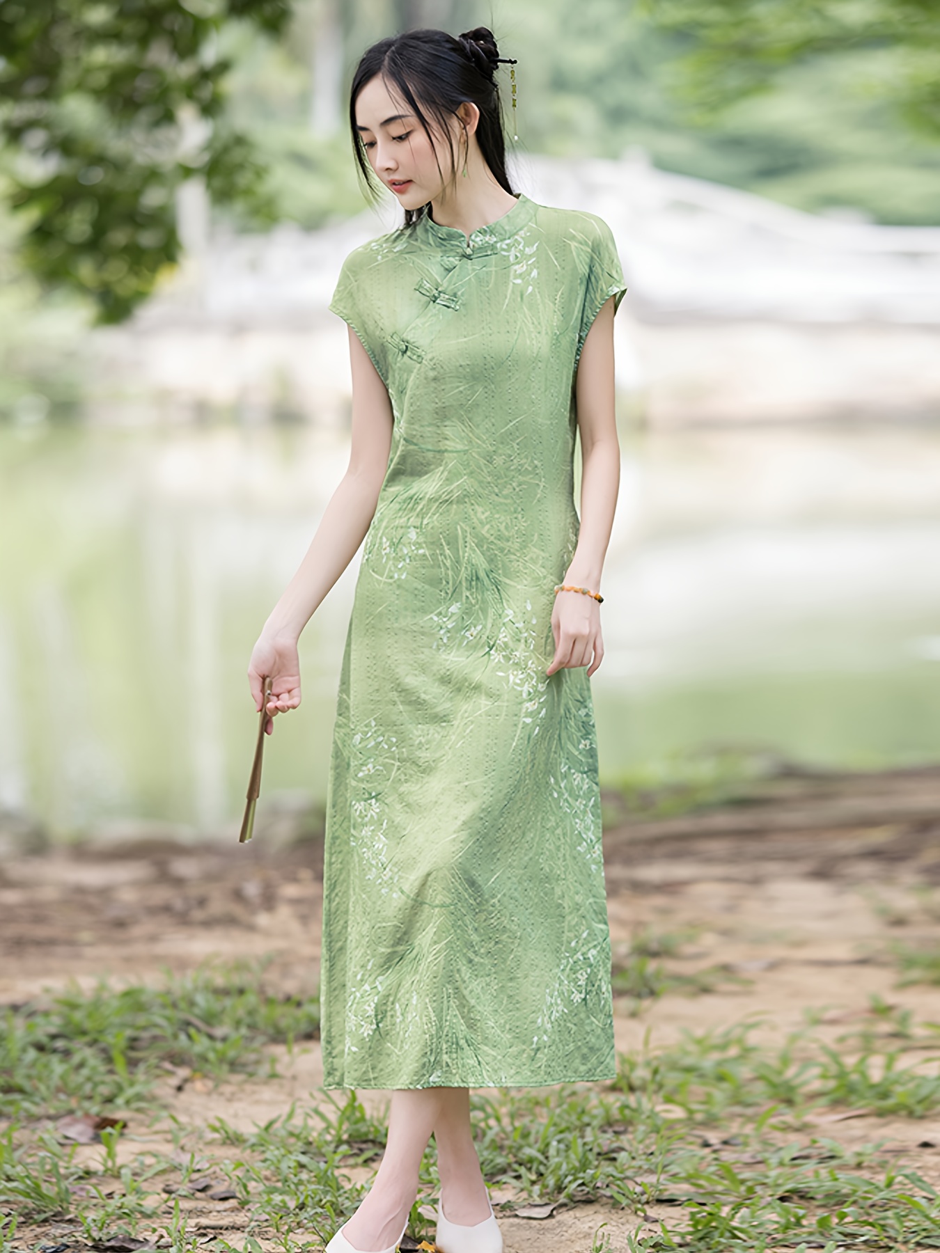 chinese dress ladies Floral Embroidery Loose Cheongsam Dress with Round Neck and Trumpet Sleeve Green / M