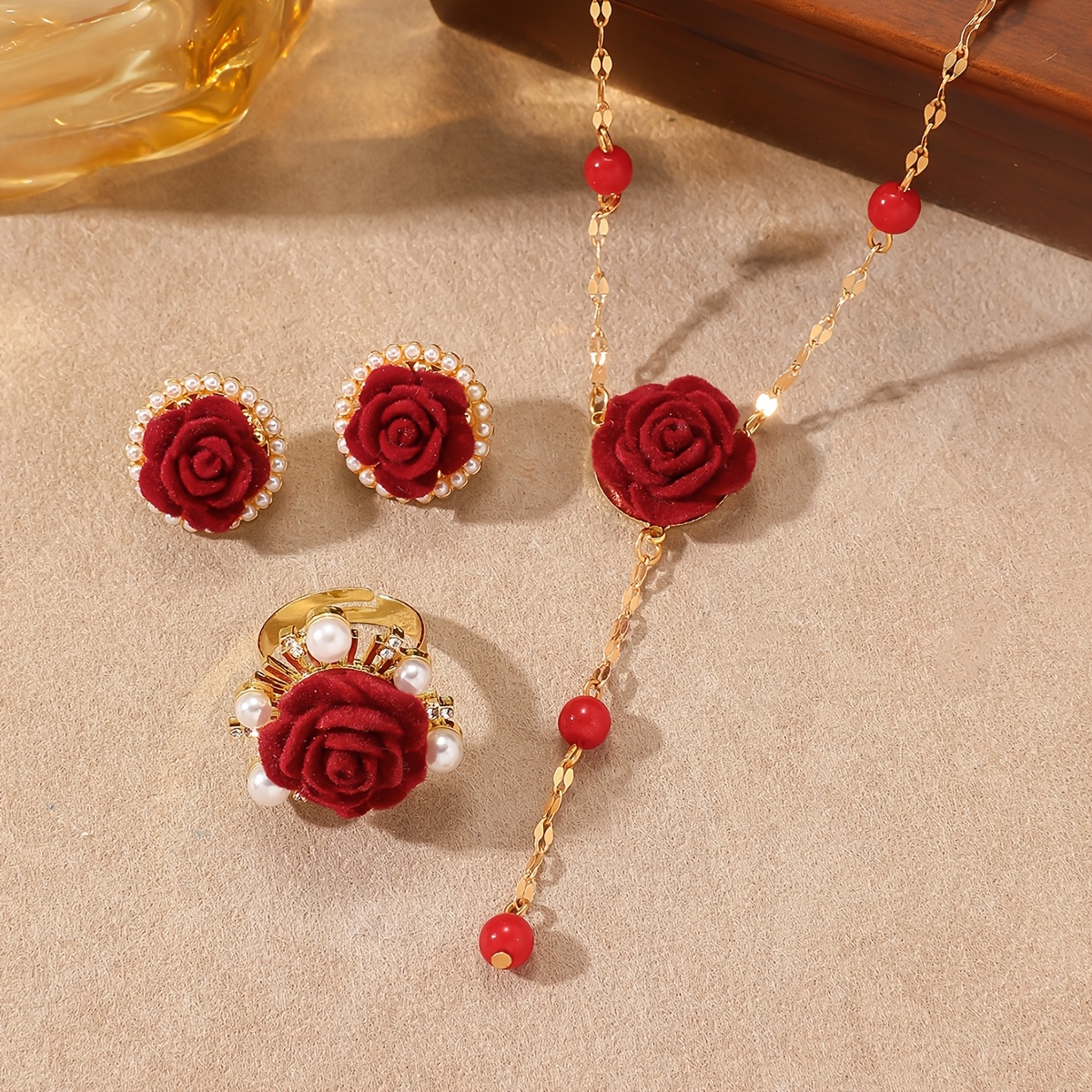 TEMU Conjunto de joyería de moda para mujer de , estilo francés retro elegante, con incrustaciones de de perlas, collar, aretes y anillo con felpa y