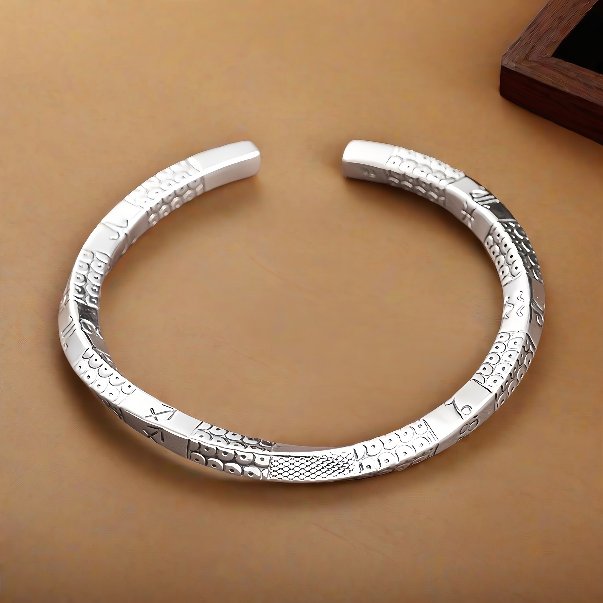 

Foot Silvery S999 Bracelet Sterling Silvery Bracelet Men's Open Bracelet Adjusted In Size To Send Boyfriend Holiday Gift Silvery Weight 23 Grams/0.81 Ounces