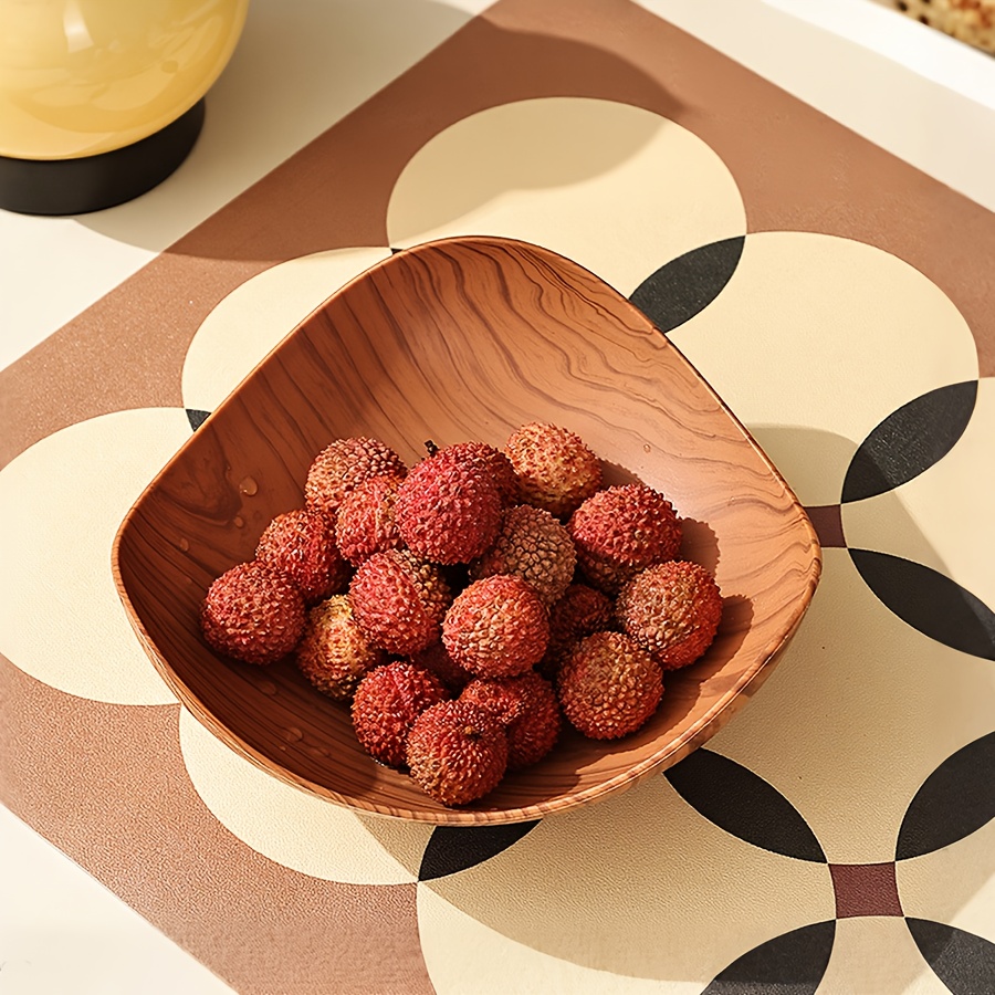 Bandeja triangular de plástico para frutas con textura similar al madera, cuenco irregular para frutas, aperitivos y frutos secos en la sala de estar, con una superficie lisa que es fácil de limpiar. Hecha de plástico duradero, esta bandeja multifuncional reutilizable para frutas es S