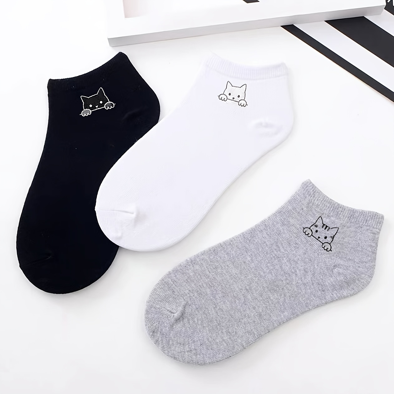 TEMU 3/6/9 Pairs Women's Black White Gray 3-color Toe-parted Kitten Short Socks, Easy Comfortable, Soft And Lightweight, Suitable For Daily Wear,